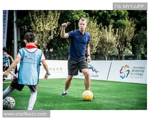 探索你的足球明星英文表达技巧与魅力提升之道