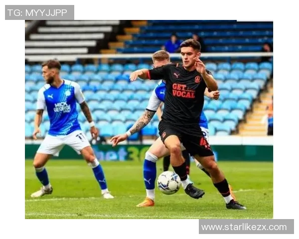 杰克深度采访足球明星揭秘他们的训练与生活背后的故事