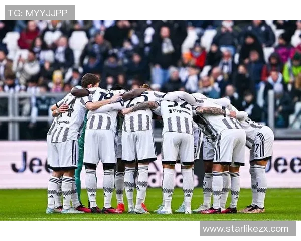 深圳足球队以53分领跑世界锦标赛积分榜展现强大实力 深圳足球队以53分领跑世界锦标赛积分榜展现强大实力