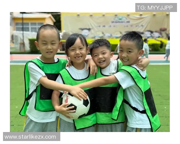 足球明星携手幼儿园共创快乐成长之旅让孩子们在足球中感受团结与梦想 足球明星携手幼儿园共创快乐成长之旅让孩子们在足球中感受团结与梦想